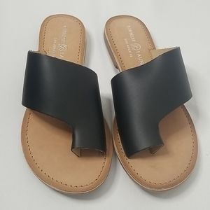 NIB Chinese Laundry Black Gemmy Sandal